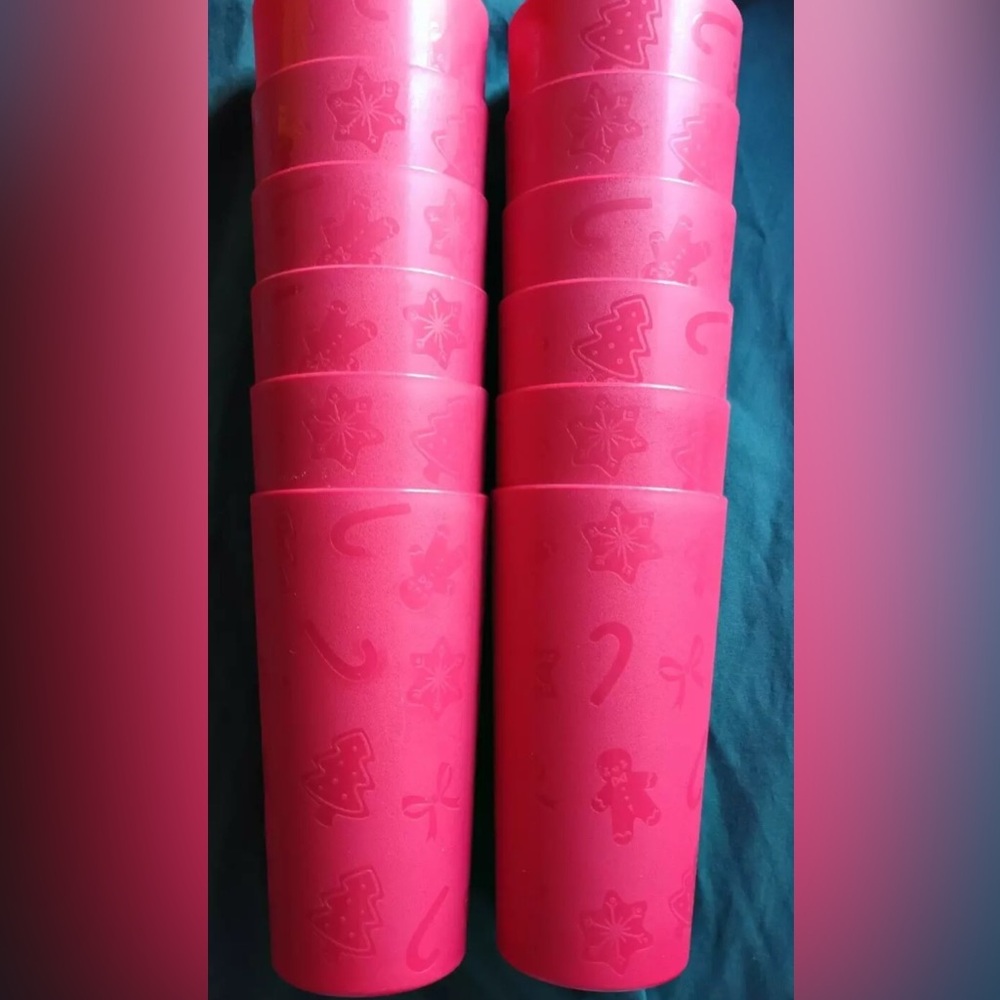 Set of 12 Red Christmas Plastic Tumbler Drinking Cup Festive Holiday Design NEW